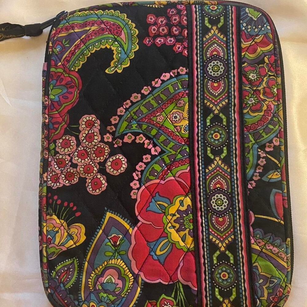 Retired Vera Bradley Symphony In Hue e-reader or tablet sleeve